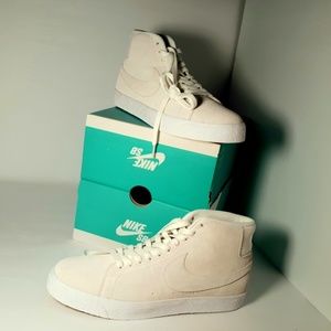 Nike Blazers size 11